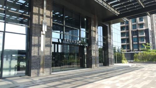 District 8_agent indah SCBD